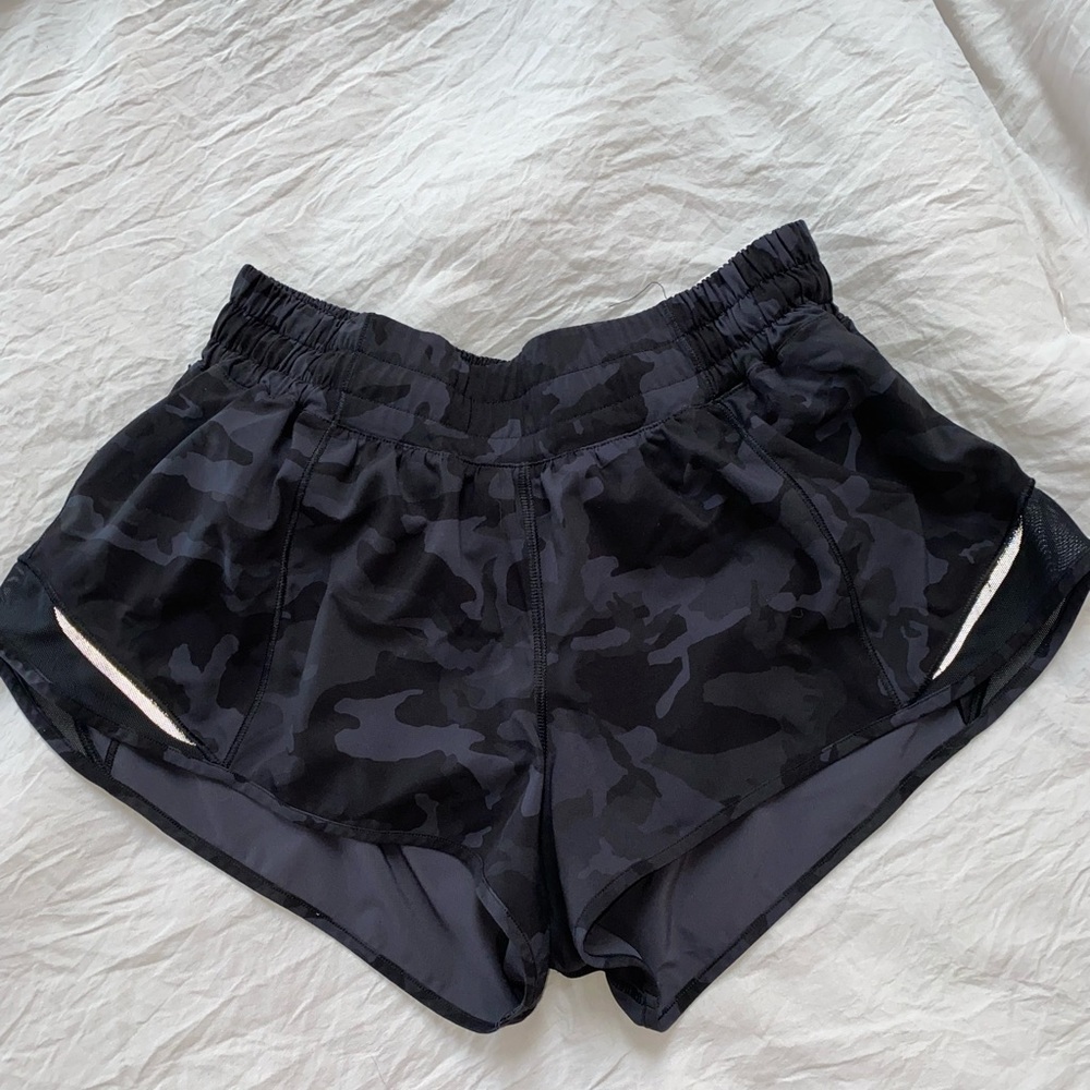 Lululemon hotty hot shorts 2.5